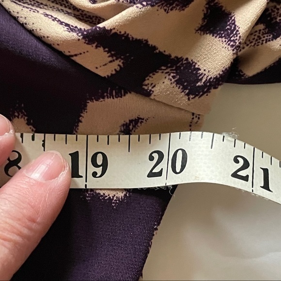 Elegant Dress With Filigree Pattern - Picture 9 of 13